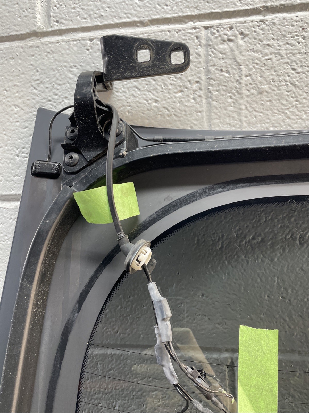 2014-2020 BMW i8 I12 Rear Liftgate Trunk Lid Windshield Lift Glass Assembly OEM