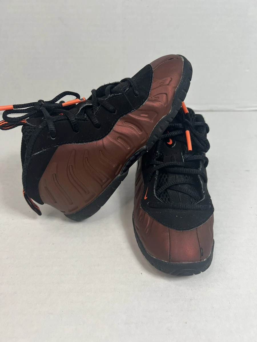 Hyper crimson foamposite on feet top