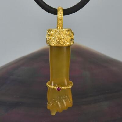 Gold Vermeil Sterling Mano Fico Figa Anhänger Geschnitzt Chalzedon Rubin 11.34 G