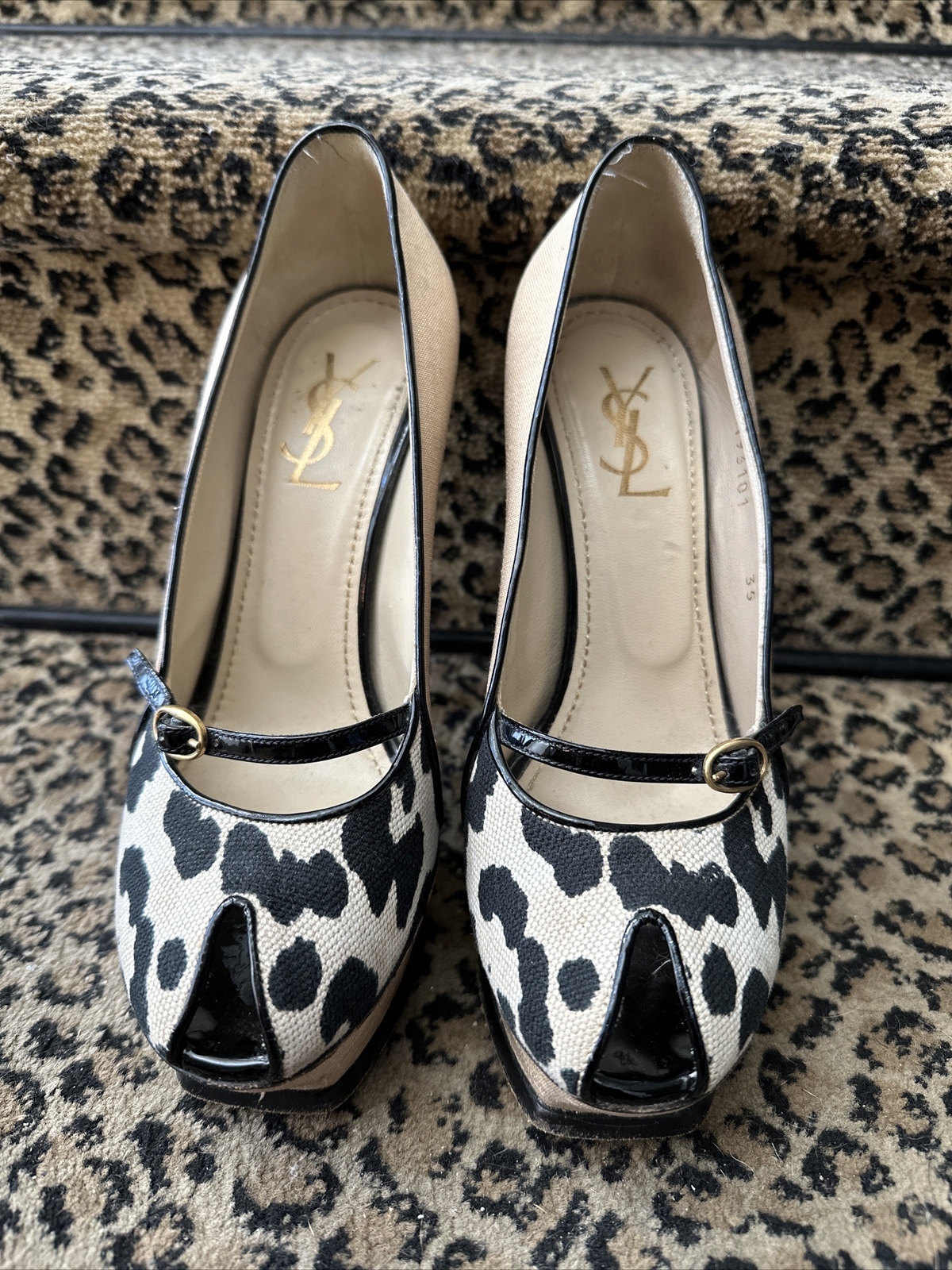 SAINT LAURENT Pompa a stiletto tributo YSL seta e pelle verniciata beige e nera stampa animale 35