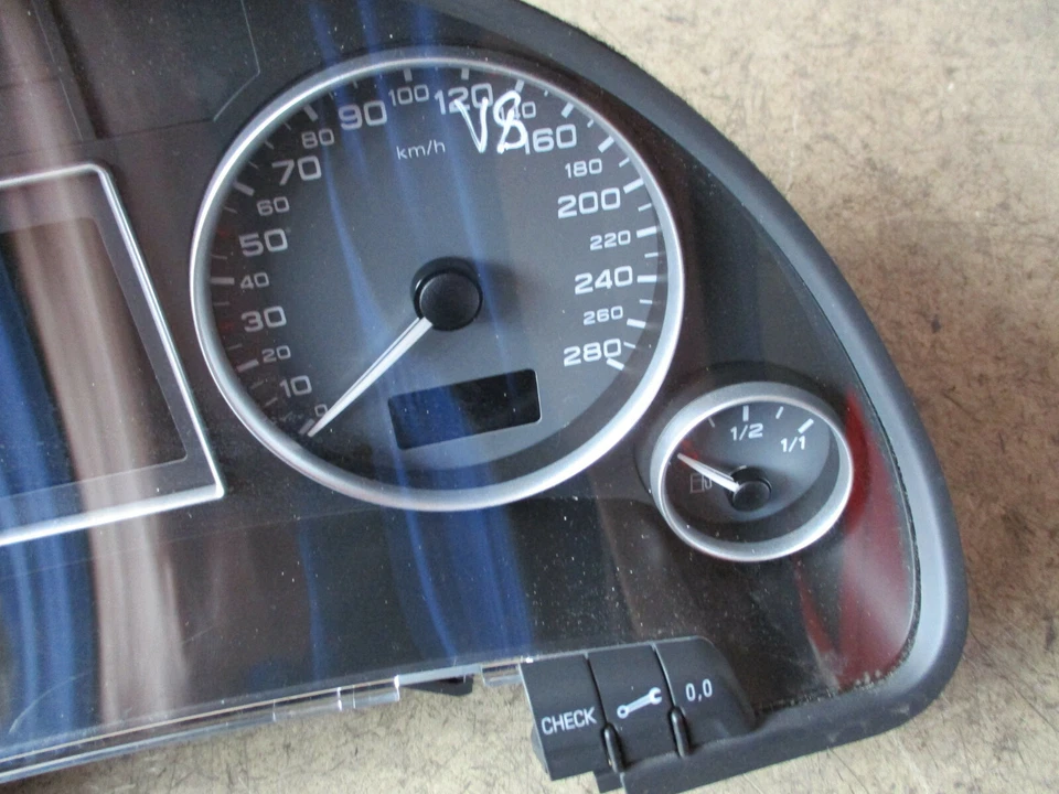 Cuadro de instrumentos color FIS velocímetro A4 S4 B6 8E 4.2 V8 8E0920933A BOSCH  Foto 2 de 4