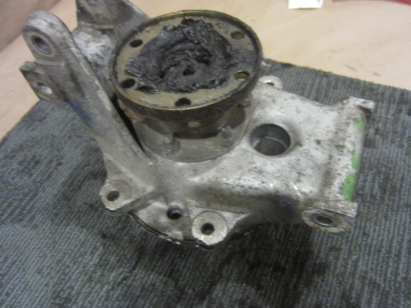 Ferrari Mondial QV - LH Rear Axle Hub Holder W/Bearing - P/N 136272