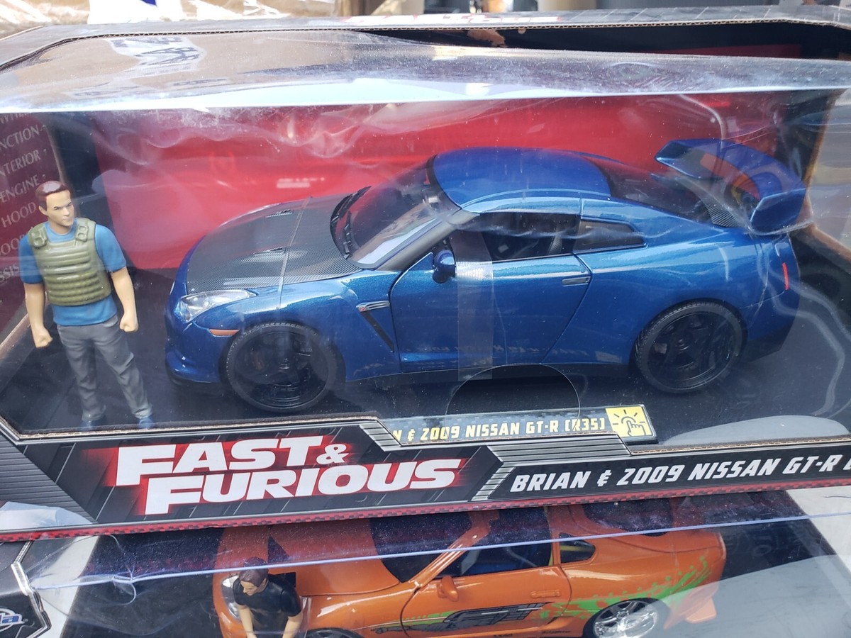 Nissan GT-R R35 (2009) 1/18 ミニカー s-l400.jpg