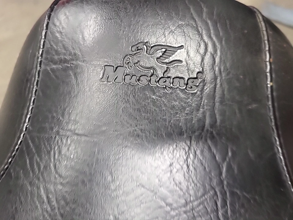 Mustang WideTouring Seat Honda VT1100c2 Sabre 00-08/Shadow 87-97 Vt1100 - Image 3 of 4