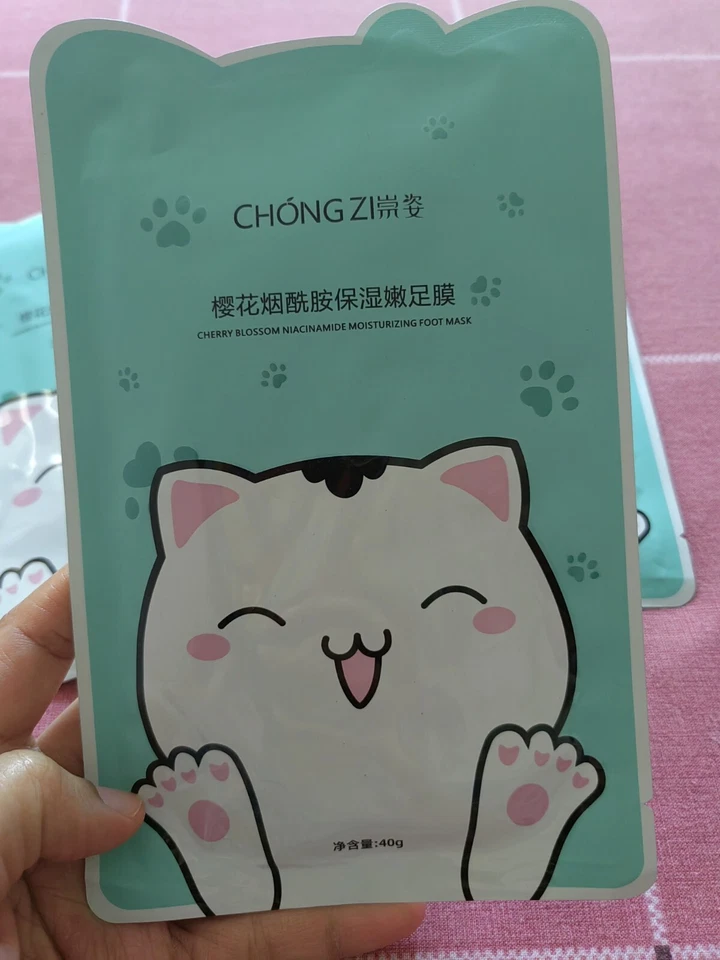 Cherry Blossom Niacinamide Moisturizing Foot Mask - Image 2 of 3