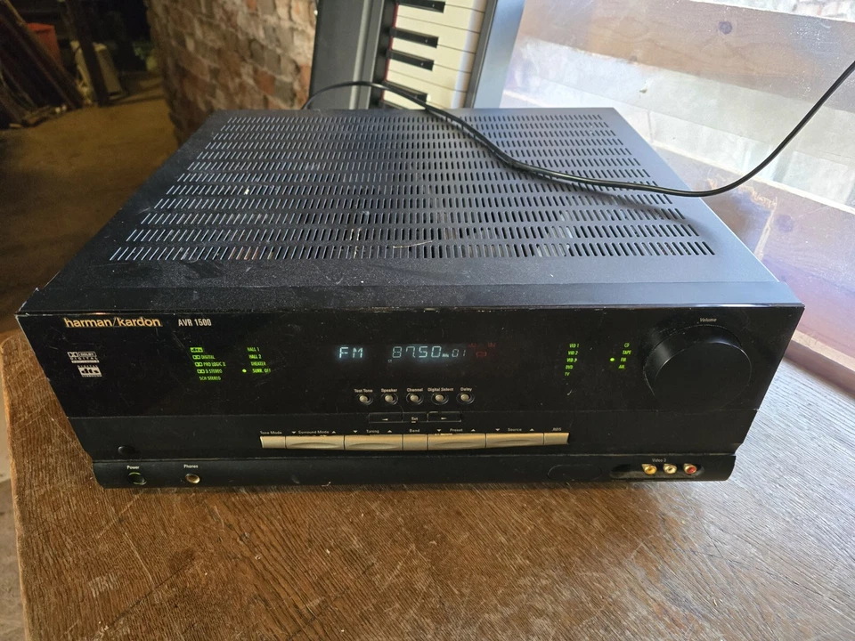 Harman/Kardon Dolby Digital Heimkino Receiver AVR 1500 - Bild 2 von 4