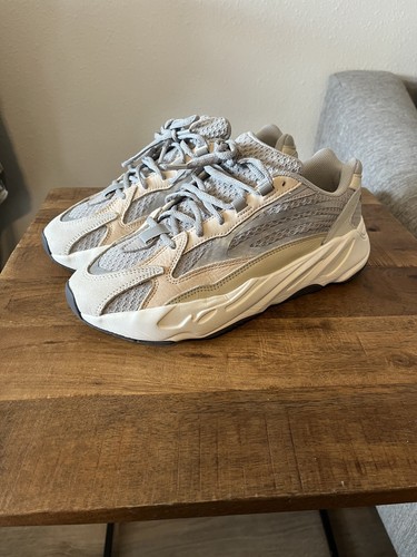 Adidas Yeezy Boost 700 V2 Cream Size 9 