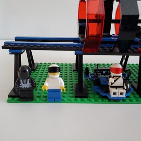 LEGO Space Police Lock-up Isolation Base 6955 w/Box 3 Mini-Figures INCOMPLETE