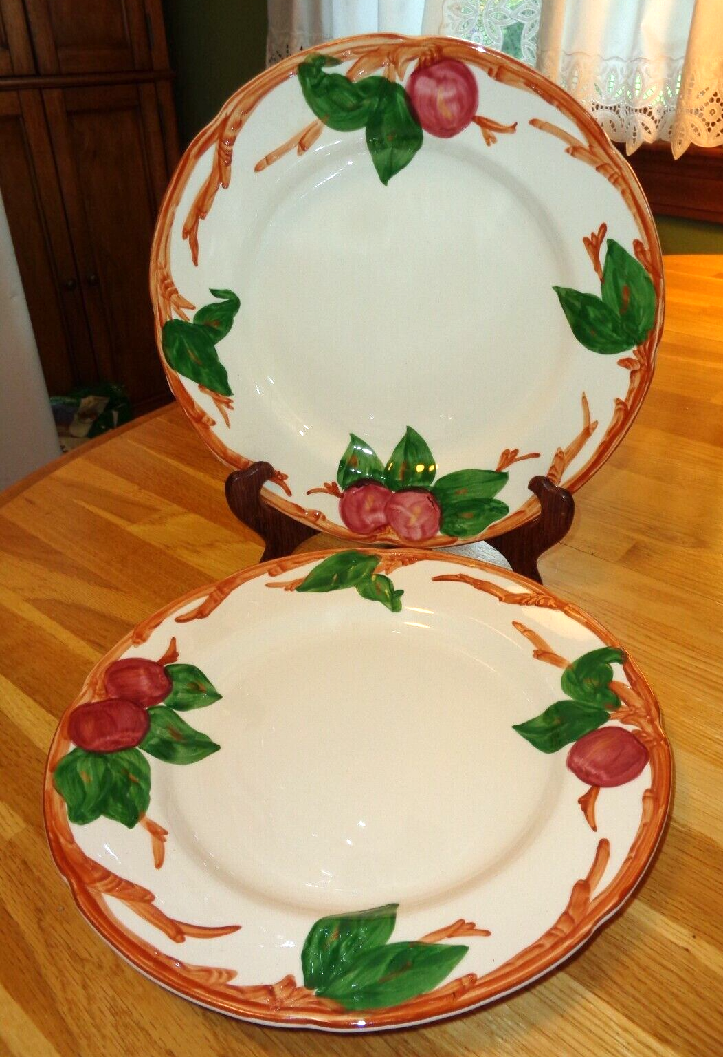 PAIR OF TERRIFIC VINTAGE FRANCISCAN EARTHENWARE APPLE PATTERN DINNER PLATE-USA