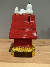 NWT Peanuts Snoopy Doghouse Fall Decor