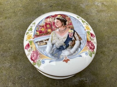 Queen Mother trinket box, 80th Birthday 1980. - Image 1 of 4