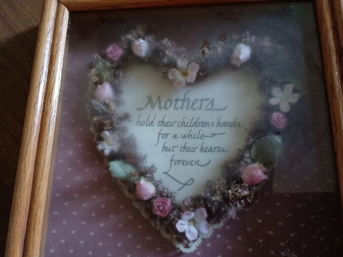 Vintage Shadowbox Mother's Plaque Heart Wall Art Silk Flowers - Picture 4 of 4