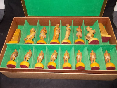  ANRI 1960 QUEEN NEFERTITI EGYPT CHESS SET HAND CARVED, PAINTED GILDED & CASE