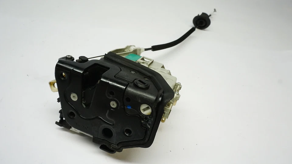 Привод замка задней двери пассажирский Audi A4 S4 Allroad 13-16 B8.5 заводской изготовитель оборудования - Изображение 2 из 2