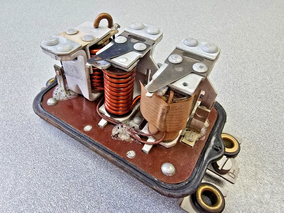 BONITO REGULADOR DE VOLTAJE ORIGINAL USADO PORSCHE 356 PRE A RS/UA160/6/15 7V NOV 1955 Foto 4 de 4