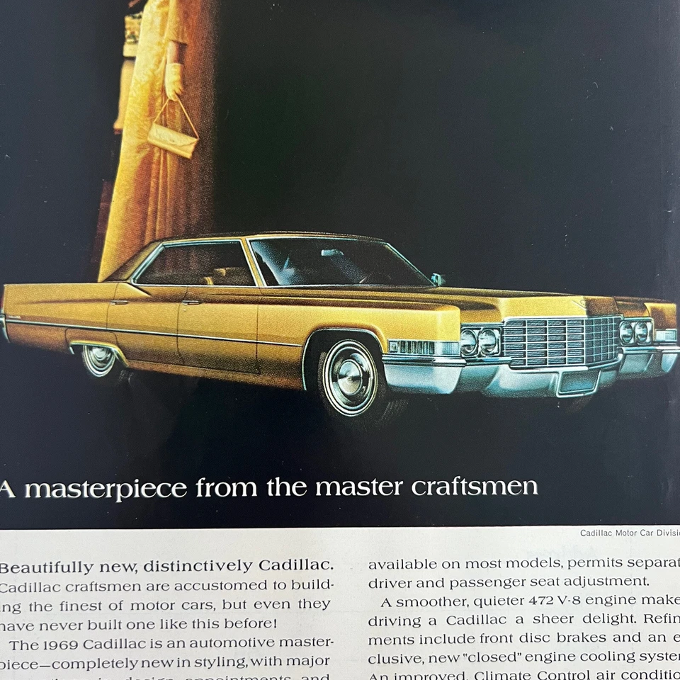 Vintage 1969 Cadillac Ouro Sedan Cor Publicidade Anúncio Fundo Preto Casal - Imagem 4 de 4