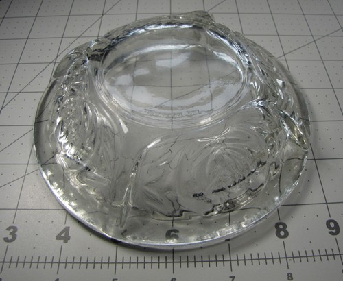 Vintage klarer schwerer Glas Aschenbecher mit geprägten Rosen. KIG Indonesien 6" rund - Bild 3 von 4