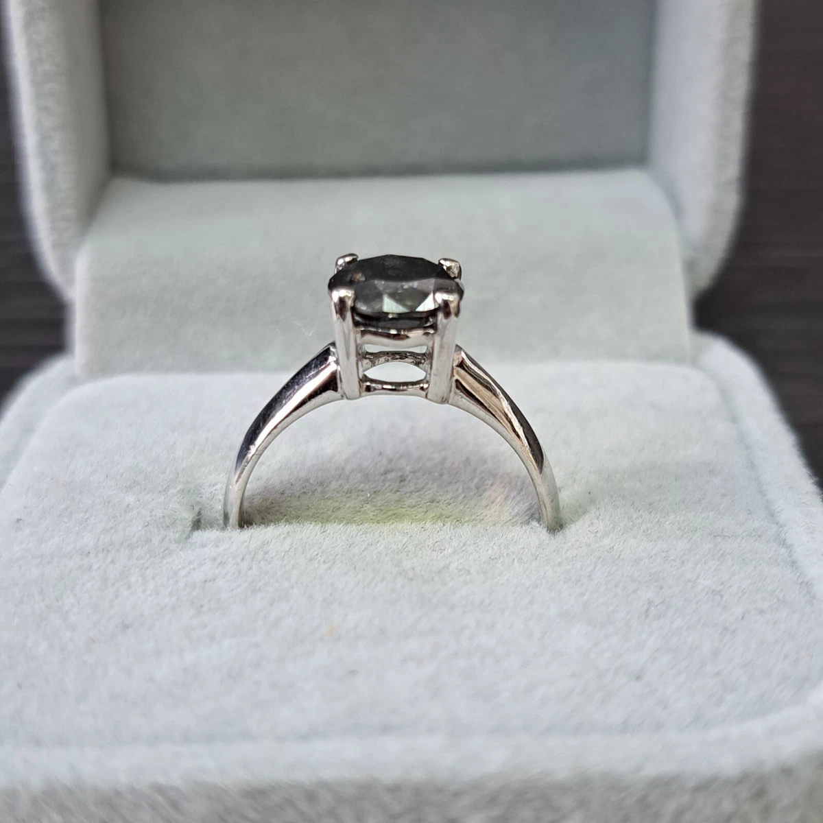Diamond ring shop for wife