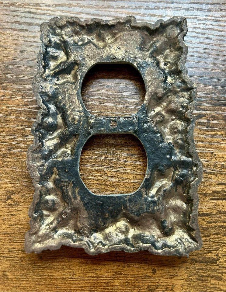 Vintage Mid Century Brass Gold Metal Floral Design Switch Plate & Outlet Plate - Image 4 of 4