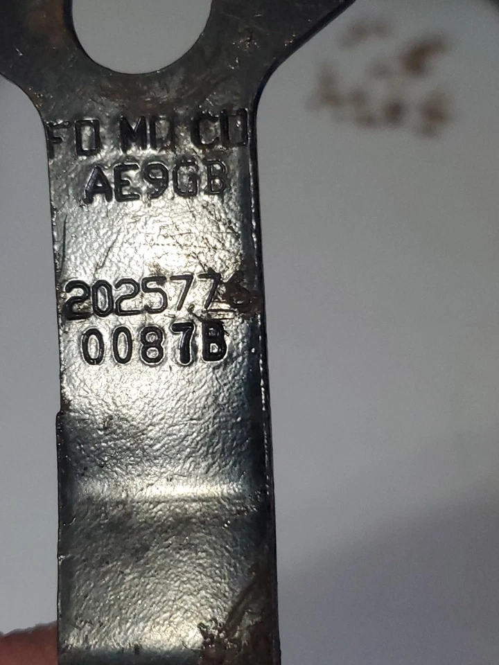 2010 Ford Fusion Sedan Front Right Seat Belt Buckle OEM 2025776 — 第 4/4 张图片