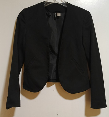 H&M Divided Brand Blazer; cropped silhouette; clasp front closure; SIze 4