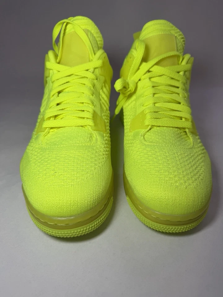 Air Jordan 4 Retro Flyknit ‘Volt’ (US 10) (Never Worn + Box) — 第 3/4 张图片