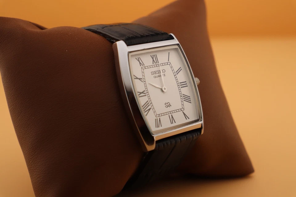 Reloj de cuarzo delgado vintage Seiko para hombre equipado con batería nueva - correa nueva Foto 2 de 4