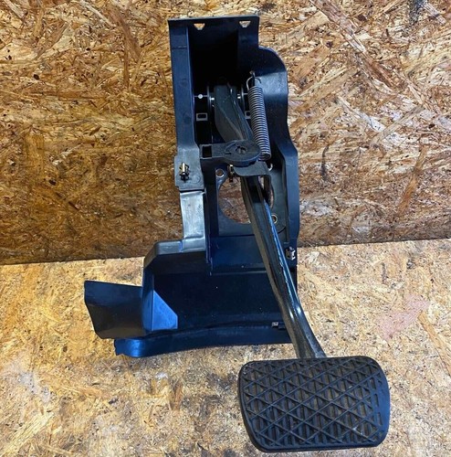 Mercedes-Benz W203 Bremspedal für Automatikgetriebe 2032900401