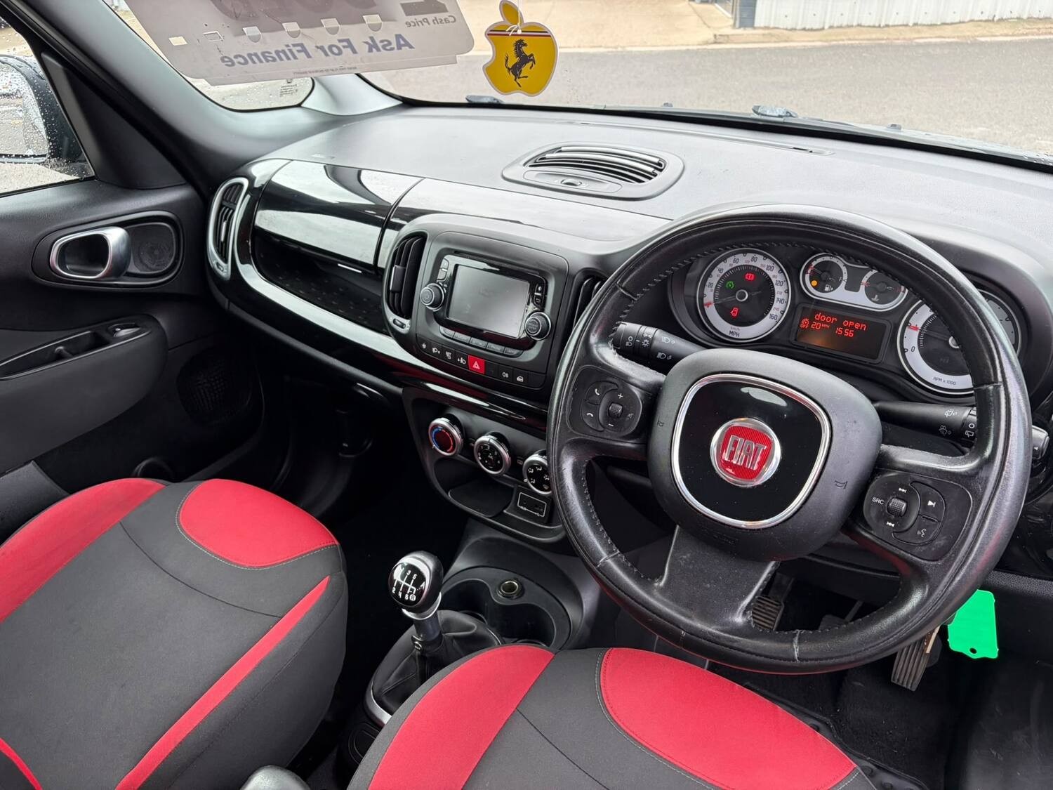 2016 Fiat 500L, photograph 8