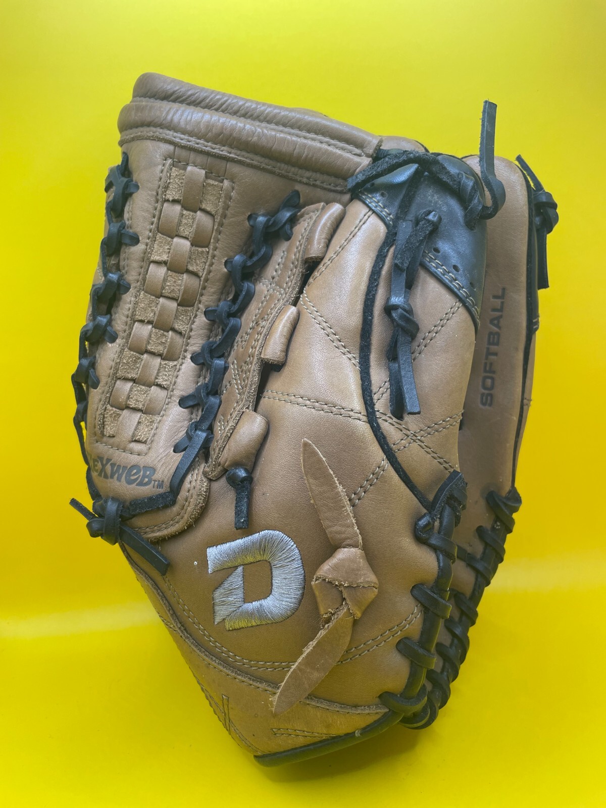 DeMarini Diablo 13" ecco Leather AO725 DB13 Softball Mitt Glove