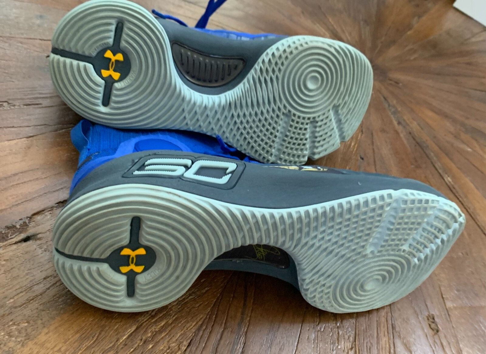 Under Armour SC Curry 3 Boys Basketball Shoes Size 5.5