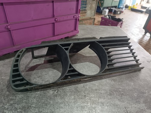 Original BMW 3er E30 Scheinwerferblende Grill Ziergitter rechts 1876092
