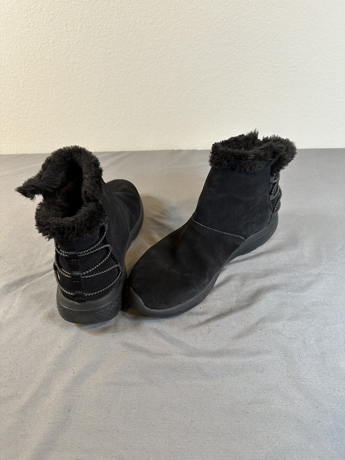 ✨Skechers Goga Max Womens Size Black Booties Good Condition