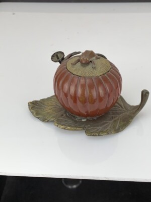 Frog and leaf Inkwell with Glass Well Inside 95 x 58 x 62 mm,  (e205)
