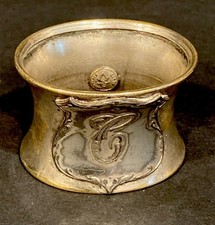 Bague serviette vintage héraldique oblong quadruple plaqué argent monogramme « C » 1,75 x 1,5 