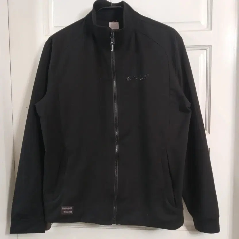 Discovery Black Softshell Jacket, Lightly Used - image 7