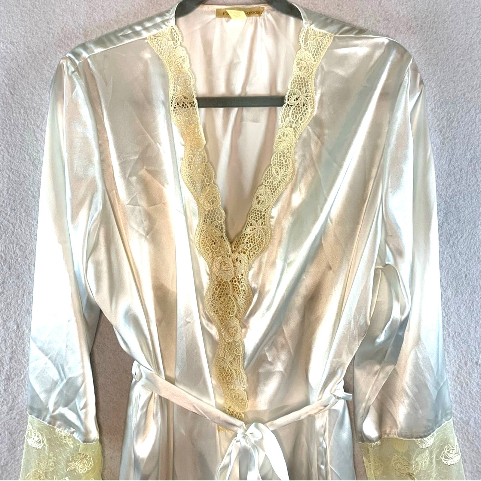 Flora Nikrooz Satin Lace Robe Chemise Slip 2pc Set Ivory Cream Bridal Lingerie  