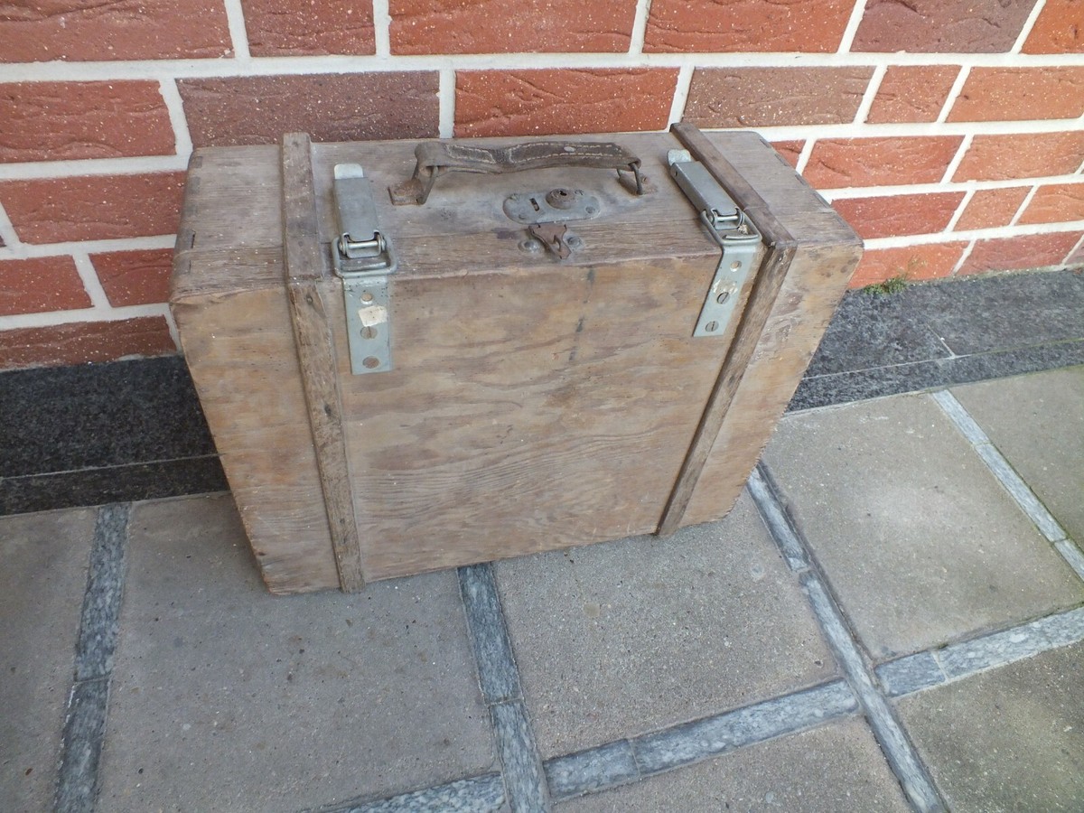 alte holzkoffer