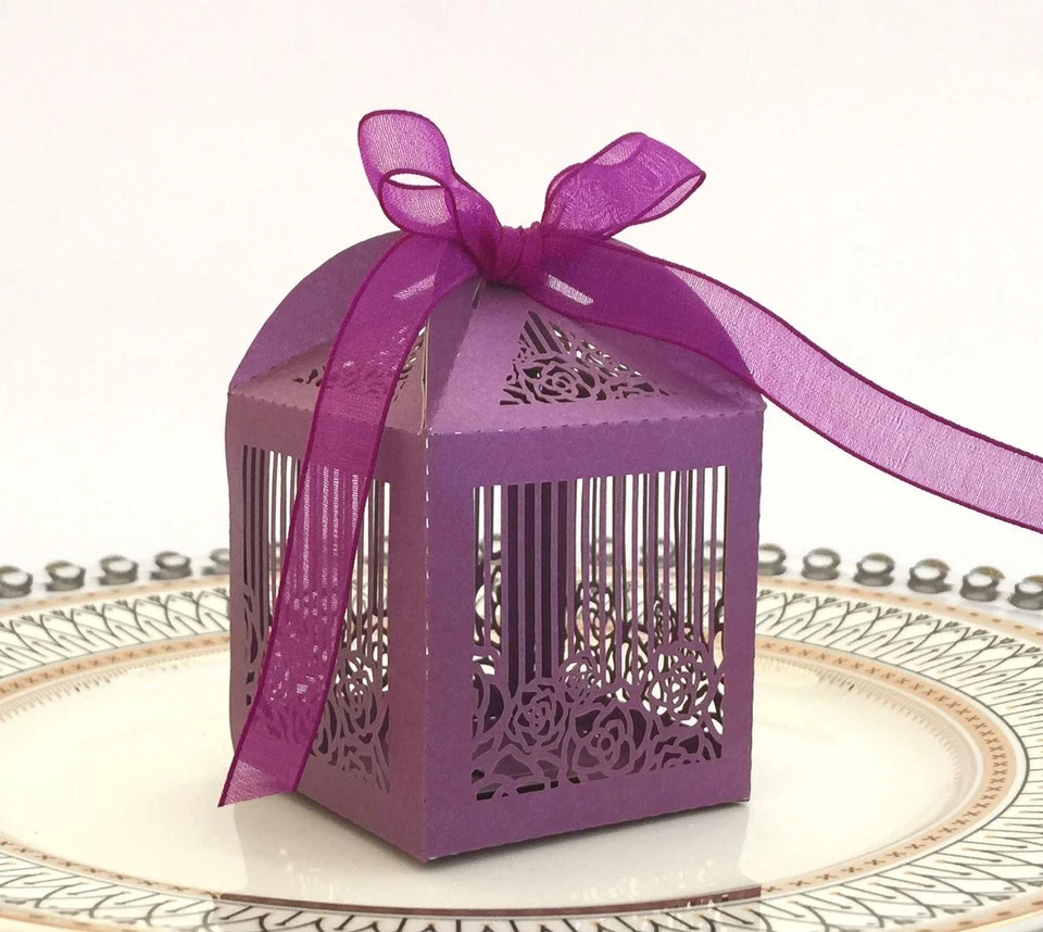 Cajas de caramelos huecas con flores de rosa cortadas con láser 100 piezas favor de boda Foto 4 de 4