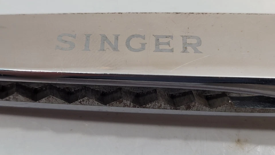 Vintage Sewing Singer No. 209 Pinking Shear Scissors Brazil 9 Inches - Image 2 of 4