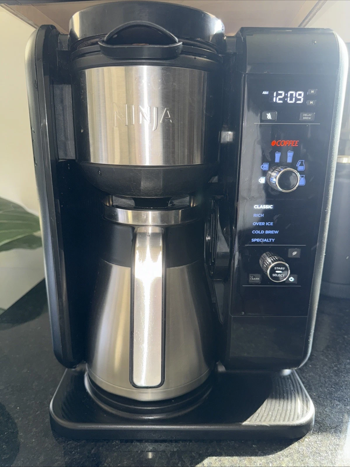 Ninja CP307 Hot and Cold Brewed System With Thermal Carafe Coffee Maker