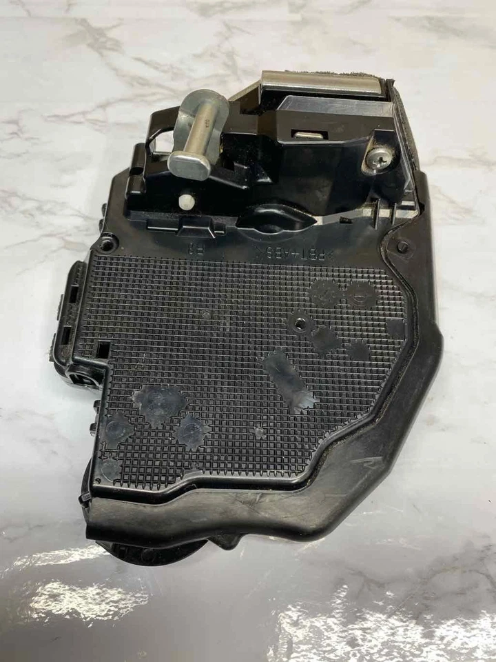 Toyota Corolla cerradura puerta 20 24 actuador trasero derecho Japón construido OEM 6905033131 Foto 3 de 4