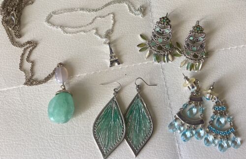 5 Piece Jewelry Lot,3 Pairs Earrings & 2 Necklaces ( Eiffel Tower & Green Stone) - Afbeelding 1 van 17