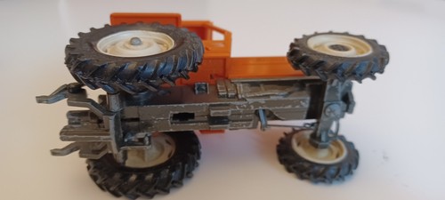 BRITAINS 1:32 SCALE ORANGE FIAT 880DT TRACTOR WITH VICON SPREADER FOR SPARES! - Picture 4 of 10