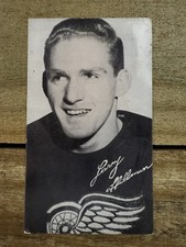 VTG 1950's J.D. McCarthy Detroit Red Wings Larry Hillman Hockey Postcard