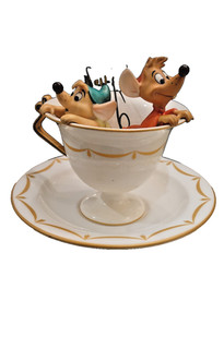 Walt Disney classic collection figurines 1999 Gus & Jaq in teacup with saucer.