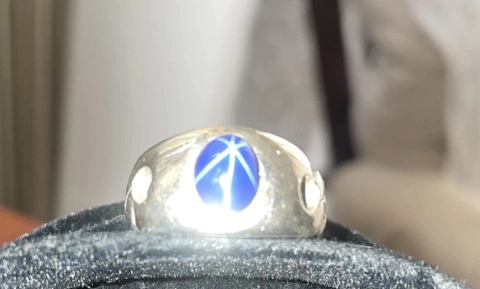 10K White Gold Ring Sz 9 Linde Blue Sapphire Ring 10.3 Grams - Image 2 of 4