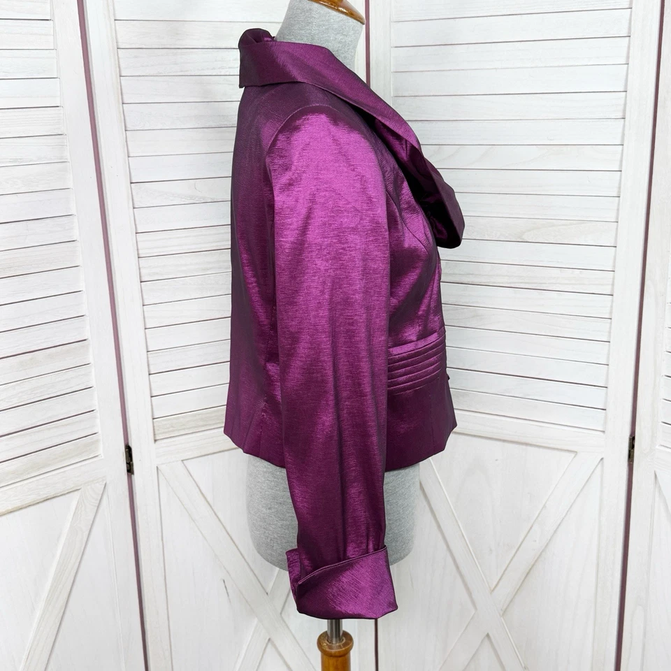 Blusa feminina Nipon Boutique 8 xale com babado roxo faixa plissada tafetá - Imagem 3 de 4