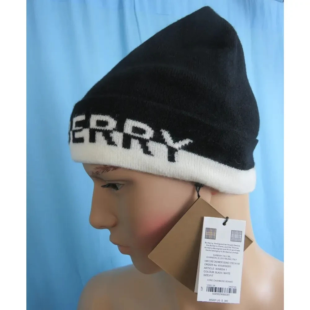 NWT BURBERRY CORE BLACK WHITE CASHMERE LETTERING LOGO BEANIE HAT