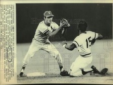 1972 Press Photo Pittsburgh-Baseball action between Gene Clines and Dal Maxvill